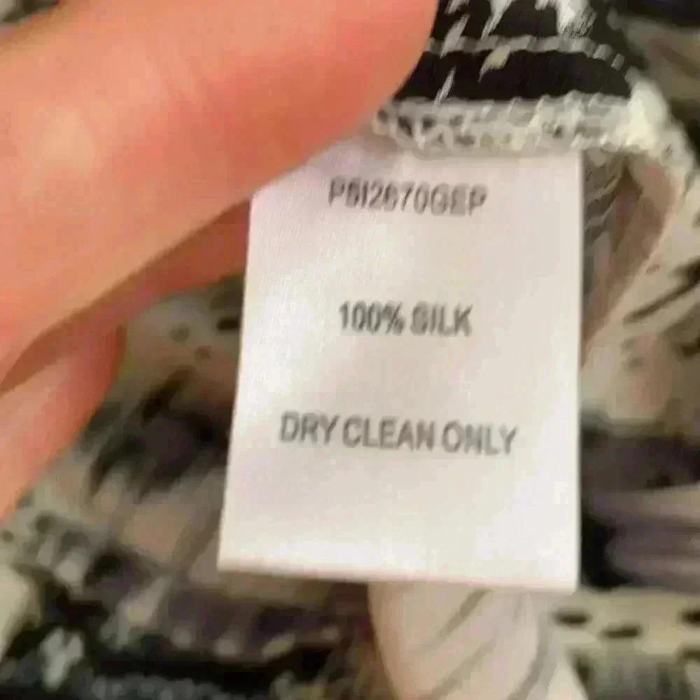 Parker grey silk reptile print surplice neck blouse size small - Picture 8 of 8